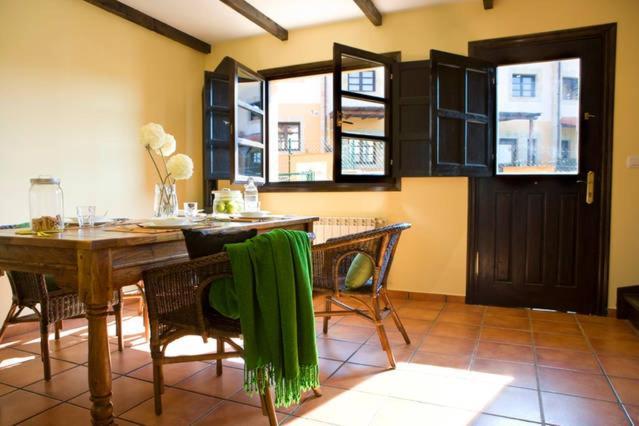 Apartamentos Santillana Del Mar Santillana del Mar Exterior foto
